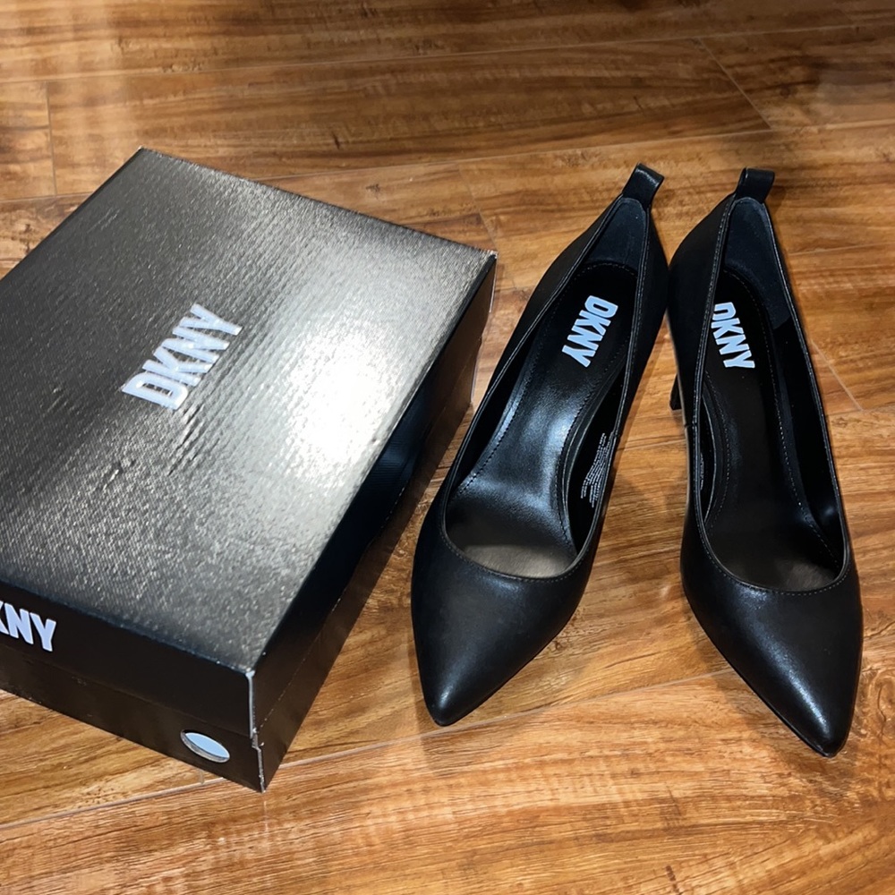 DKNY  shoes - Picture 2 of 7